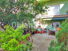 Houses (villa / tower), 357 m², near bus and train