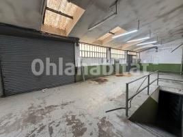 , 818 m²