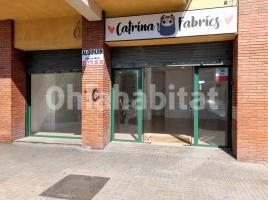 For rent shop, 70 m², near bus and train