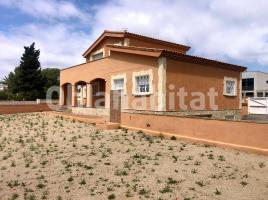  (xalet / torre), 325 m², près de bus et de train, presque neuf, Calle Escorpí