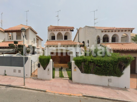 Houses (villa / tower), 284 m², Calle dels Pirineus, 8