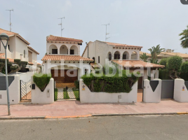 Houses (villa / tower), 284 m², Calle dels Pirineus, 8