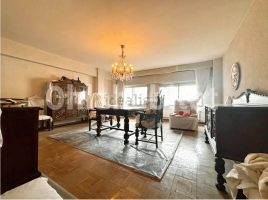 Piso, 180 m², Avenida Reyes Católicos