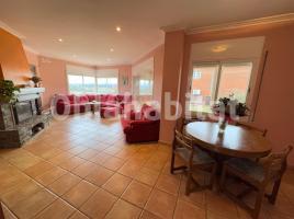 Houses (villa / tower), 408 m², near bus and train