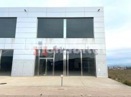 Louer , 993 m², Zona