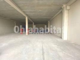 Louer , 993 m², Zona