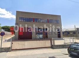 Louer , 1402 m², Zona