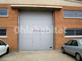Louer , 1600 m², Zona