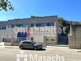 Louer , 1500 m², Zona