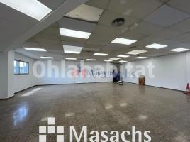 Louer , 195 m², Zona