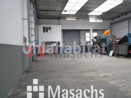 Louer , 589 m², Zona