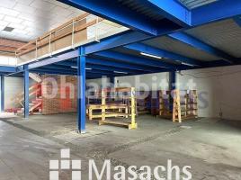 Louer , 876 m², Zona