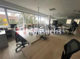 Louer , 236 m², Zona