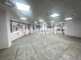 Louer , 349 m², Zona