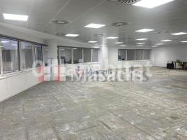 Louer , 349 m², Zona