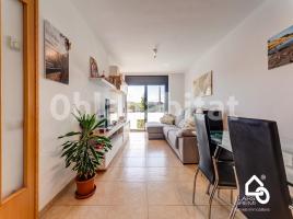 Flat, 82 m², near bus and train, almost new
