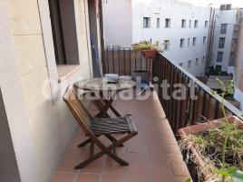 Piso, 82 m², cerca bus y metro, seminuevo
