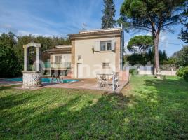 Houses (detached house), 178 m², near bus and train