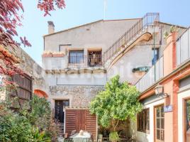 Houses (detached house), 211 m², near bus and train