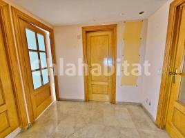 Pis, 87.50 m², prop de bus i tren