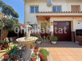 Houses (detached house), 181 m², near bus and train