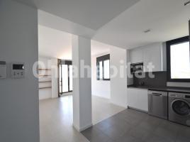 Louer pis, 102 m², près de bus et de train, presque neuf