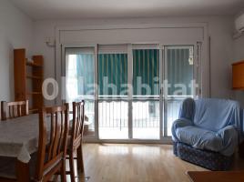 Pis, 85 m², près de bus et de train