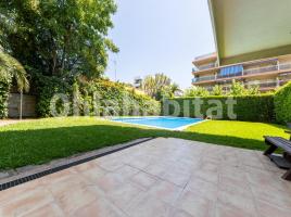 Apartament, 108 m², près de bus et de train, presque neuf