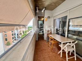 Flat, 96 m², near bus and train, almost new