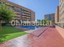 Piso, 93 m², cerca de bus y tren, seminuevo