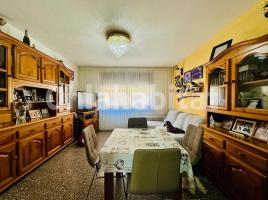 Pis, 57 m², près de bus et de train, Calle PELAYO 