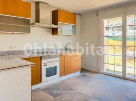  (unifamiliar aïllada), 137 m², près de bus et de train, nouveau