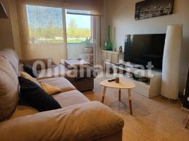 Flat, 104 m², near bus and train, almost new