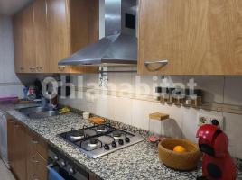 Flat, 104 m², near bus and train, almost new
