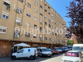 Pis, 70 m², prop de bus i tren, Calle de la Sagrada Família