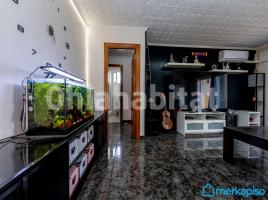 Àtic, 68 m², prop de bus i tren