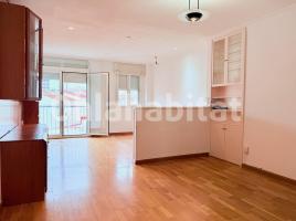 Àtic, 68 m², près de bus et de train, Calle de Santa Creu
