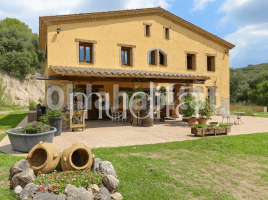 Houses (masia), 587 m², near bus and train, almost new