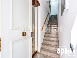 Dúplex, 185 m², cerca de bus y tren