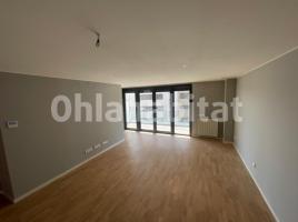 Lloguer pis, 118 m², prop de bus i tren, nou