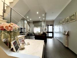  (unifamiliar adossada), 169 m², près de bus et de train, Calle Francesc Layret