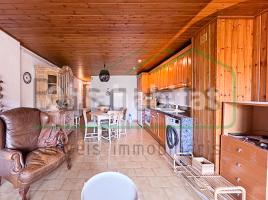Flat, 82 m², near bus and train