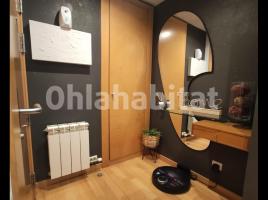 Piso, 93 m², cerca de bus y tren, seminuevo