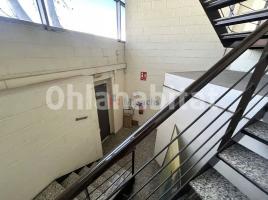 Louer , 608 m², Zona