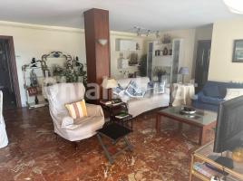 Apartament, 201 m², près de bus et de train, Calle Duero