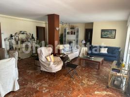 Apartament, 201 m², près de bus et de train, Calle Duero