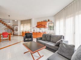 Propietat horitzontal, 425 m², prop de bus i tren