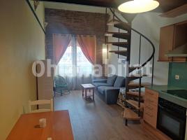Louer dúplex, 29 m², près de bus et de métro, Calle de Verdi, 237
