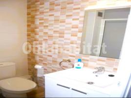For rent room, 63 m², near bus and train, Calle dels Reis Catòlics