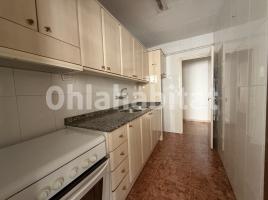 Piso, 77 m², cerca de bus y tren